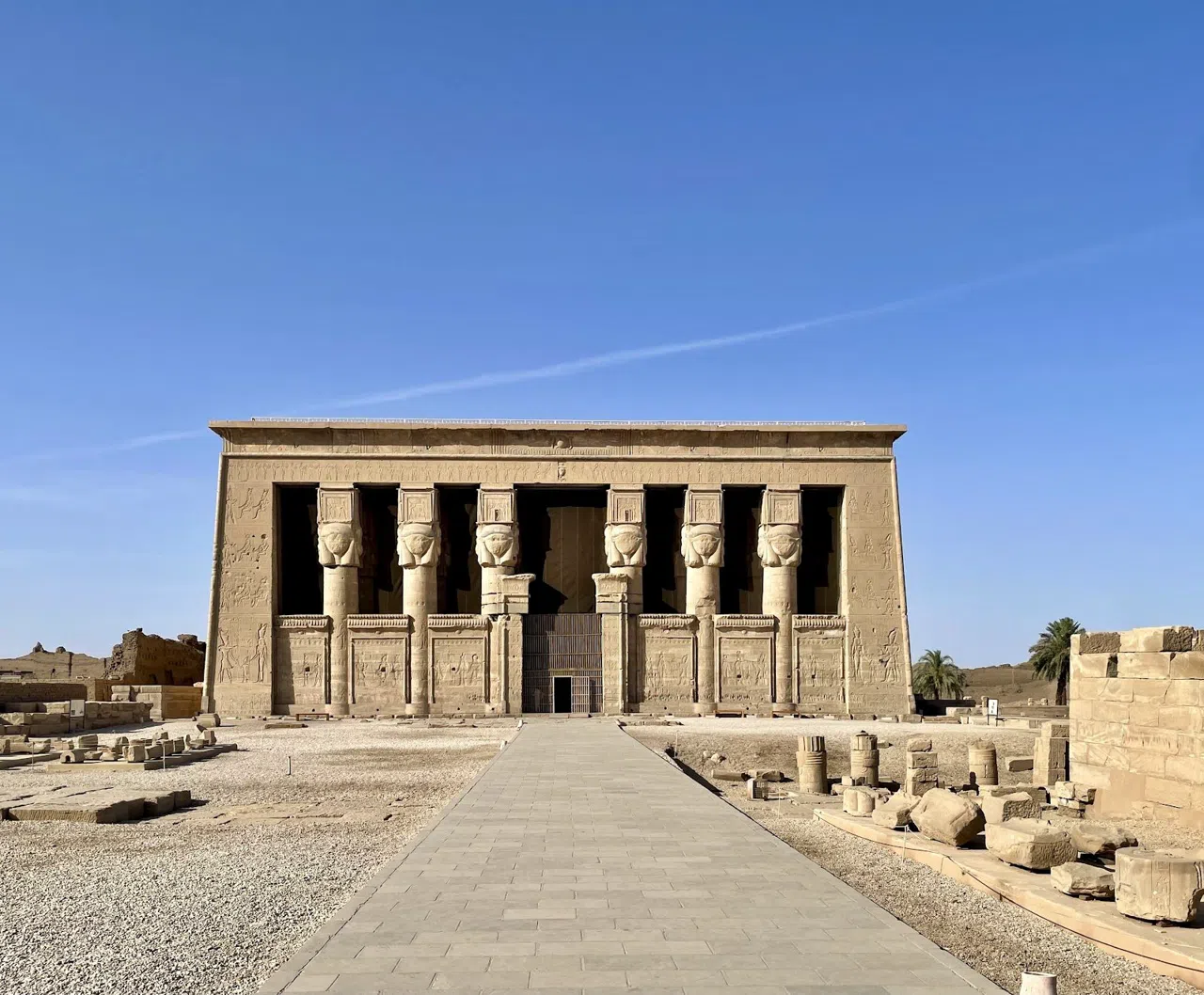 Den långa bilfärden norrut från Luxor till Dendera och Abydos