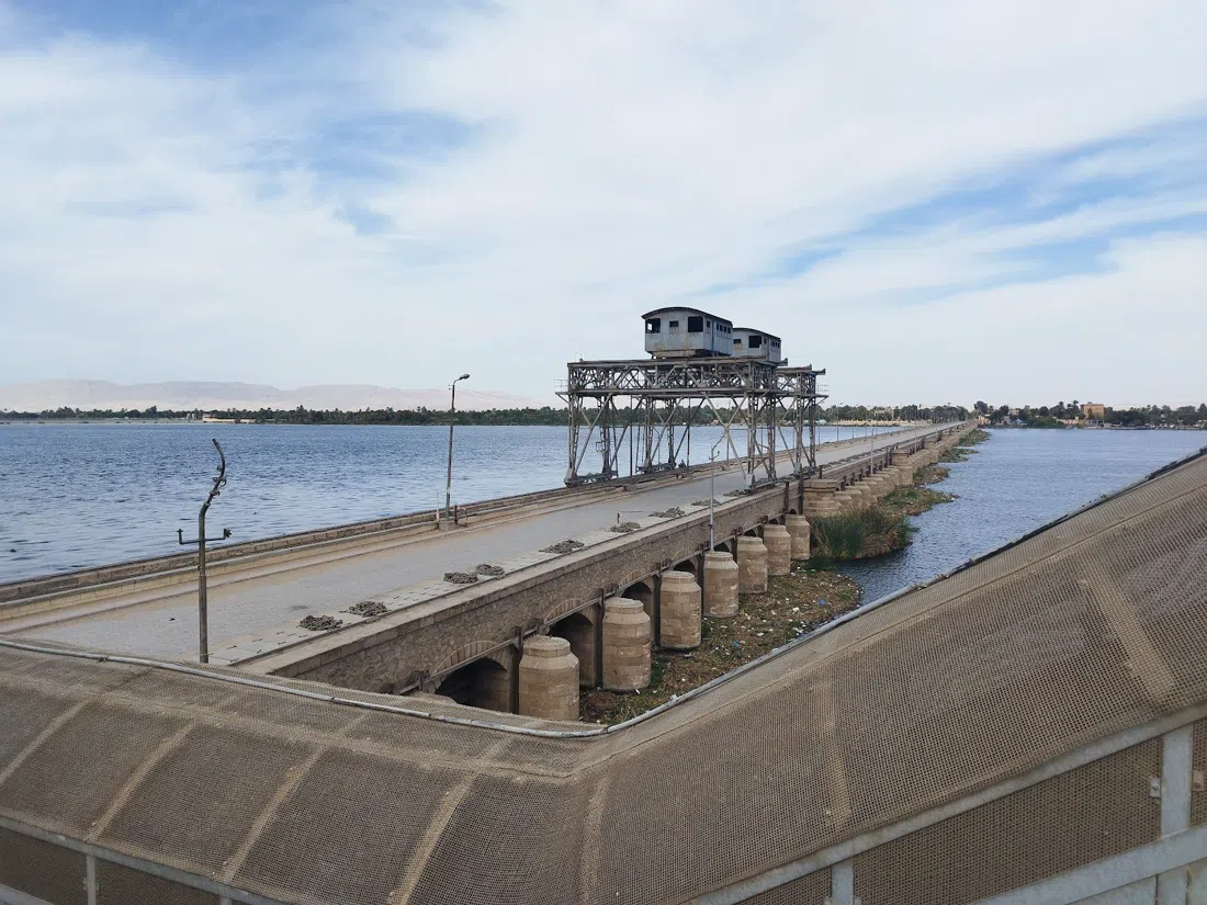 Esna-slusen og dæmningen, Luxor