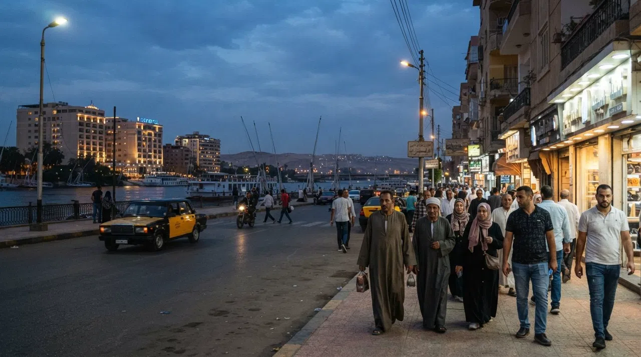 El-Awamya, Luxor: la ribera tranquila entre la Corniche y la ciudad común